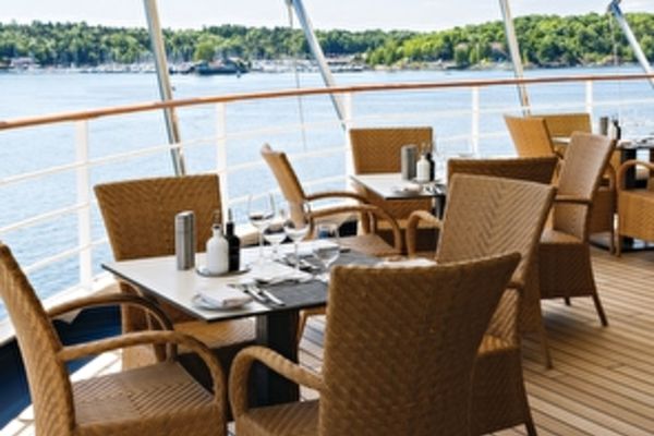 https://static.traveltek.net/cruisepics/local_shipimages_large/1784737012.jpg