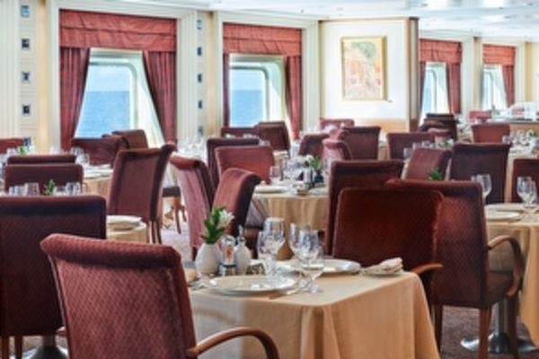 https://static.traveltek.net/cruisepics/local_shipimages_large/1784795779.jpg