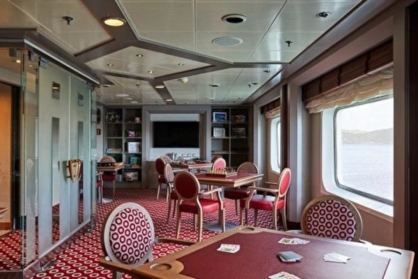 https://static.traveltek.net/cruisepics/local_shipimages_large/1784796114.jpg