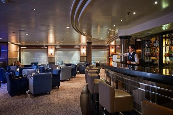 https://static.traveltek.net/cruisepics/local_shipimages_large/1784796210.jpg