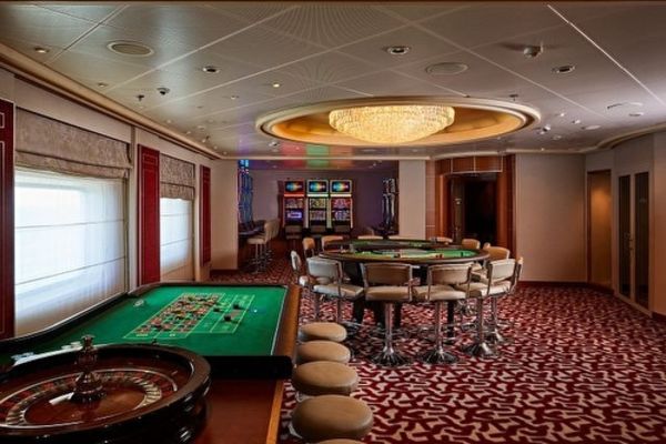 https://static.traveltek.net/cruisepics/local_shipimages_large/1784796374.jpg