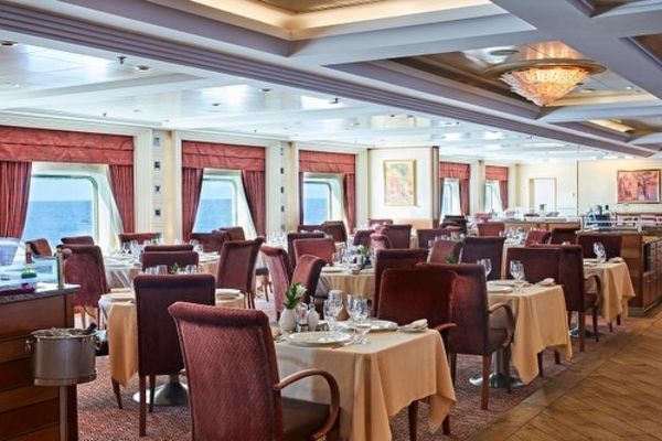 https://static.traveltek.net/cruisepics/local_shipimages_large/1784796588.jpg