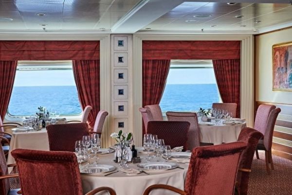https://static.traveltek.net/cruisepics/local_shipimages_large/1784796597.jpg