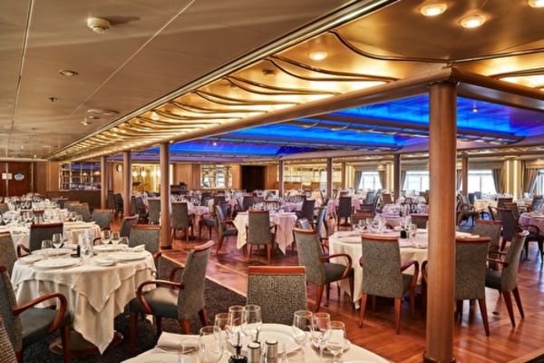 https://static.traveltek.net/cruisepics/local_shipimages_large/1784797724.jpg