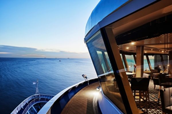 https://static.traveltek.net/cruisepics/local_shipimages_large/1784798467.jpg