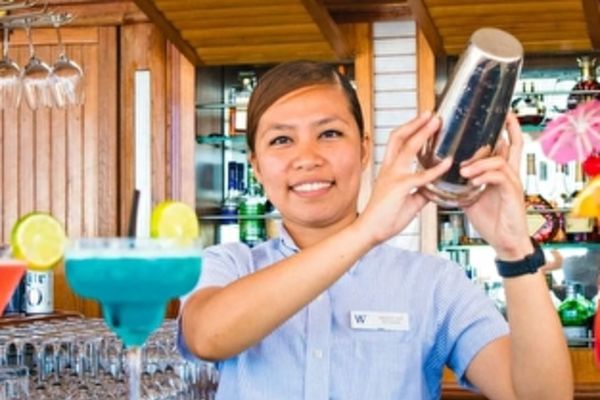 https://static.traveltek.net/cruisepics/local_shipimages_large/1784798610.jpg