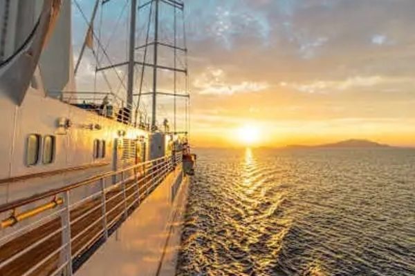 https://static.traveltek.net/cruisepics/local_shipimages_large/1784798984.jpg