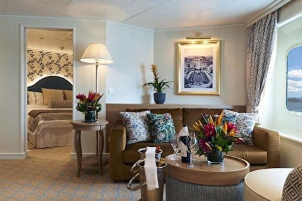 https://static.traveltek.net/cruisepics/local_shipimages_large/1784799095.jpg