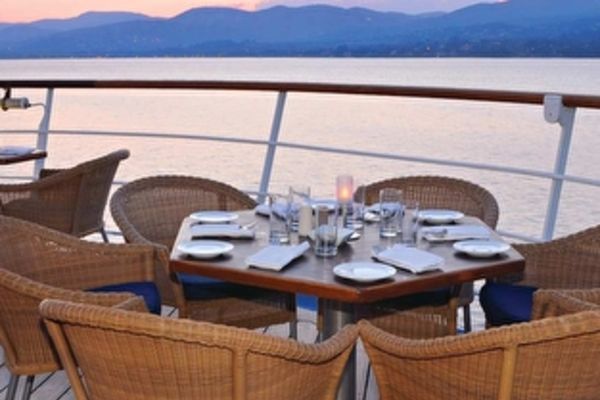 https://static.traveltek.net/cruisepics/local_shipimages_large/1784799427.jpg