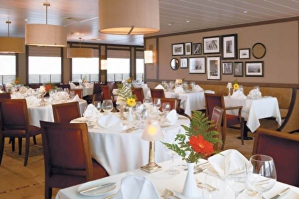 https://static.traveltek.net/cruisepics/local_shipimages_large/1784799443.jpg