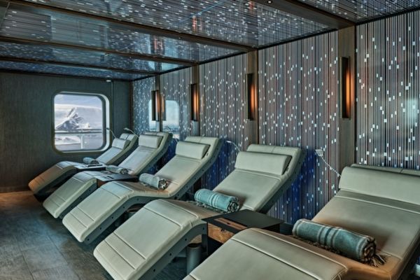 https://static.traveltek.net/cruisepics/local_shipimages_large/1784799649.jpg