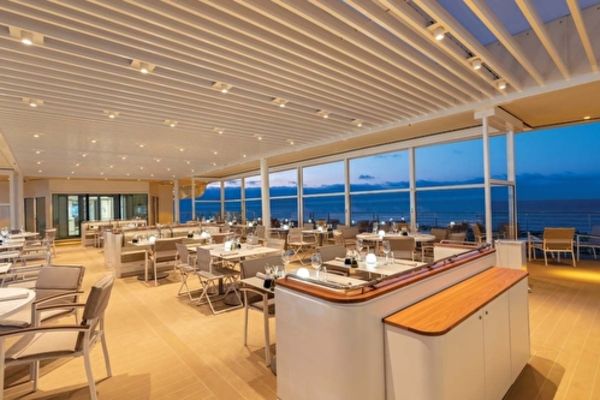 https://static.traveltek.net/cruisepics/local_shipimages_large/1784801338.jpg