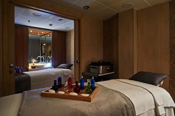 https://static.traveltek.net/cruisepics/local_shipimages_large/1784802595.jpg