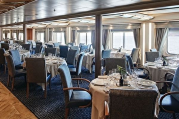 https://static.traveltek.net/cruisepics/local_shipimages_large/1784802748.jpg