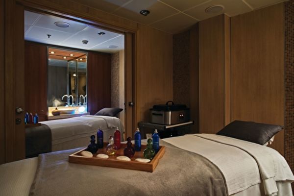 https://static.traveltek.net/cruisepics/local_shipimages_large/1784802849.jpg