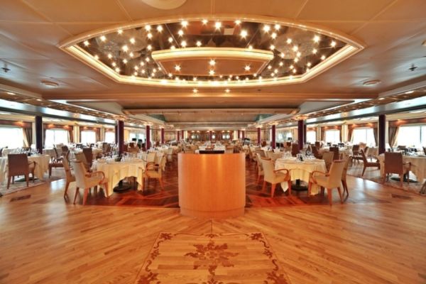 https://static.traveltek.net/cruisepics/local_shipimages_large/1784802934.jpg