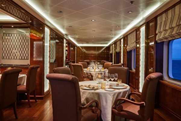 https://static.traveltek.net/cruisepics/local_shipimages_large/1784802959.jpg