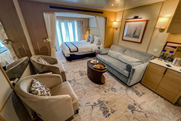 https://static.traveltek.net/cruisepics/local_shipimages_large/1784886665.png