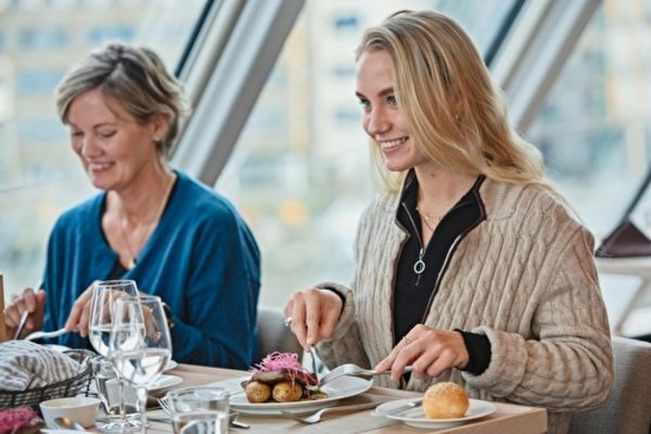 https://static.traveltek.net/cruisepics/local_shipimages_large/1785144973.jpg