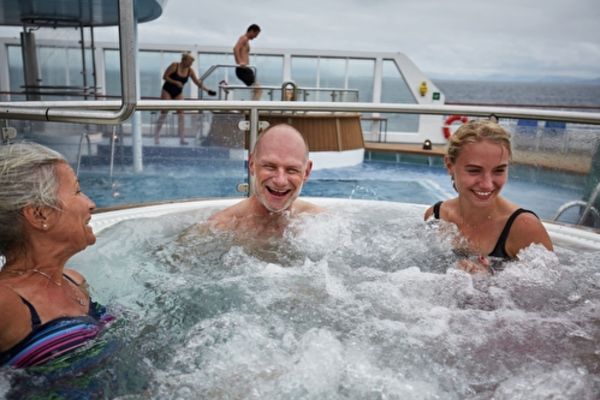 https://static.traveltek.net/cruisepics/local_shipimages_large/1785144980.jpg