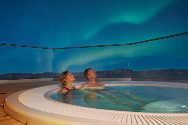 https://static.traveltek.net/cruisepics/local_shipimages_large/1785146936.jpg