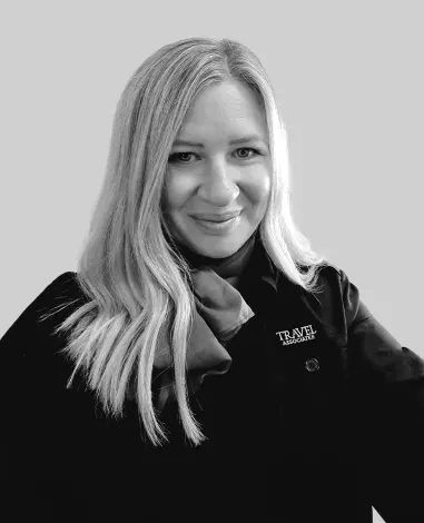 Melanie Harlow Profile Image