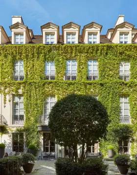 Le Pavillon de la Reine luxury hotel Paris France