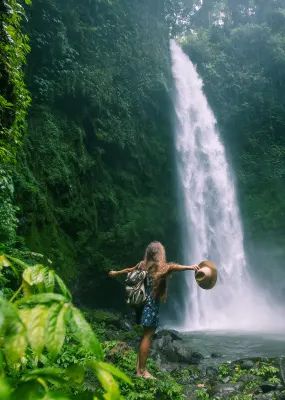 Woman-near-Nung-Nung-waterfal-on-Bali -Indonesia