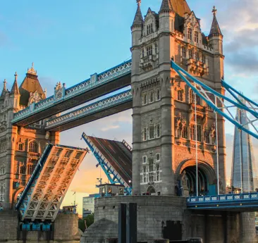 Exploring the Tower of London tou