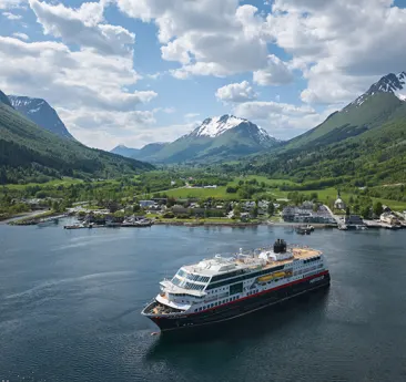 Travel Associates luxury travel Hurtigruten Norway in a Nutshell