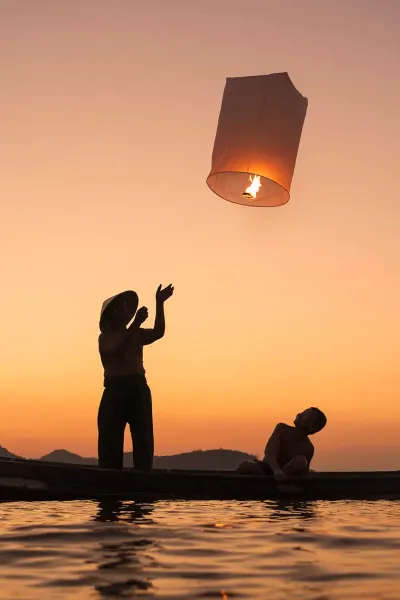 Luxury Travel: Floating lanterns in Thailand