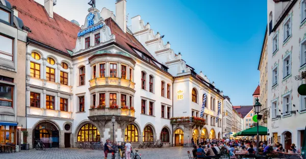 Brisbane to Munich premium economy Class Airfare