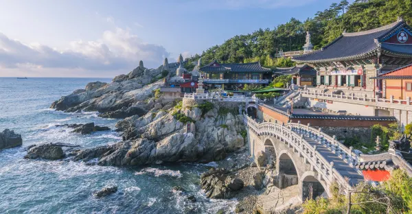 Cruise, Stay & Tour in Style, Hong Kong to Seoul