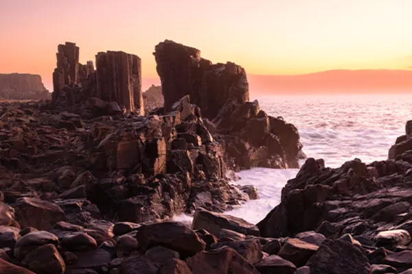 rocky coastline at sunset in kiama