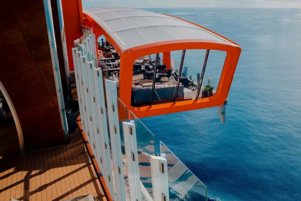 Floating restaurant