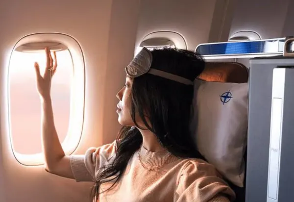 Flying High in Style: United Airlines Polaris Business Class Review luxury travel