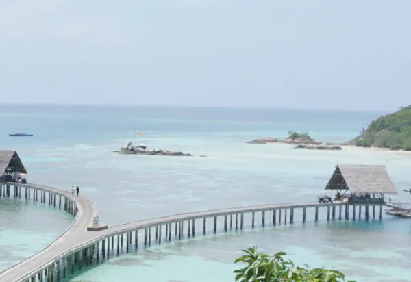 Bawah Reserve: Crystal Clear Waters & A Clean Conscience luxury travel