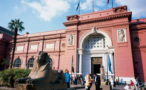 Exterior enterance of Egyptian Museum