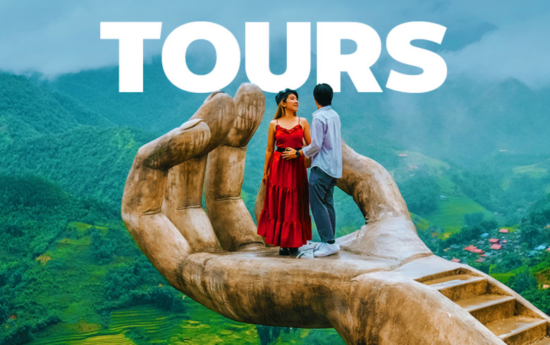 Tours- couple standing on the giant Buddha hand in China