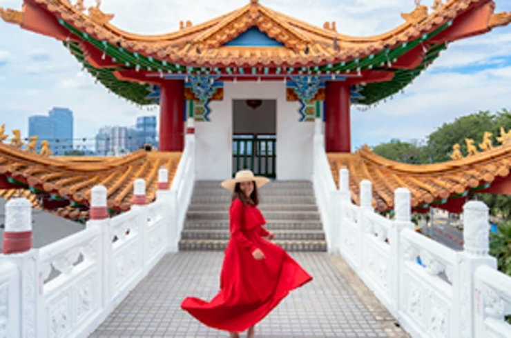 Lady standing in front of Thean Hou Temple, a significant Chinese temple located in Kuala Lumpur, Malaysia