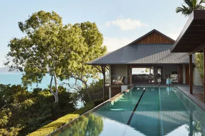 The Residence's private pool at qualia luxury hotel