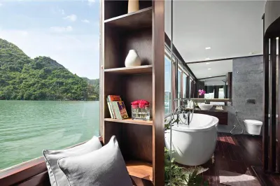 Orchid Luxury Cruise sailing Ha Long Bay