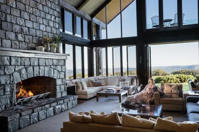 Spicers Peak Lodge | Interior