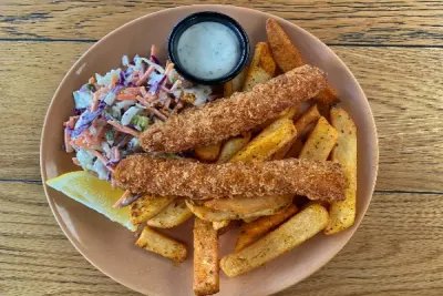 Travel Associates The Food Lovers Guide to Māori Cuisine