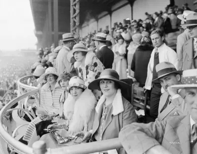 Old fashioned photo of women at races