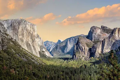 Explore the beautiful view of Yosemite National Park virtually.