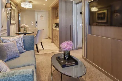 Travel Associates  Seven Seas Grandeur: A Heritage of Perfection 