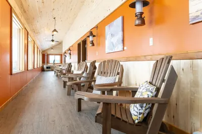 Nanuk Polar Bear Lodge luxury hotel Canada