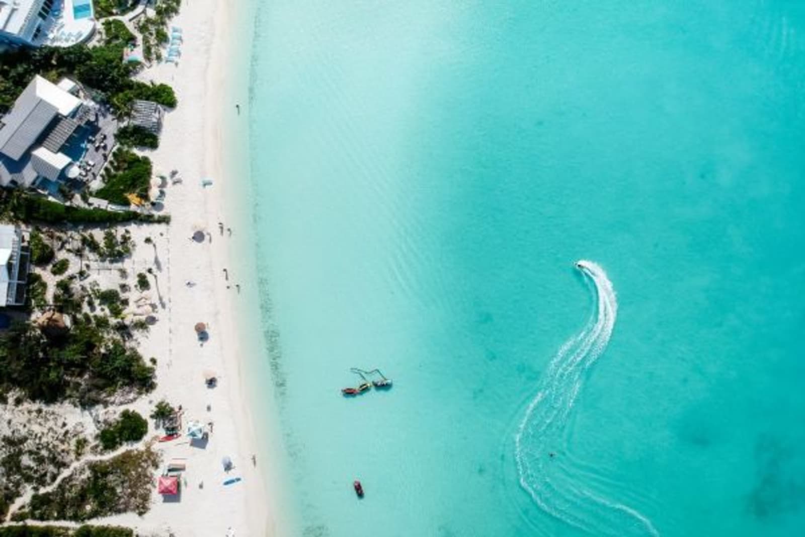 Bird eye view of a beach in Turksand Caicos islands