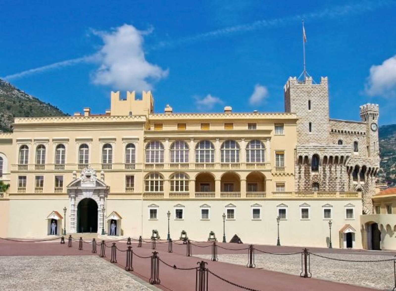 Brown concreate pathway leading to prince's palace monaco